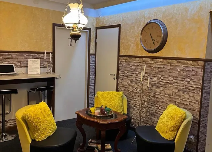 Zinc Old Town Hostal